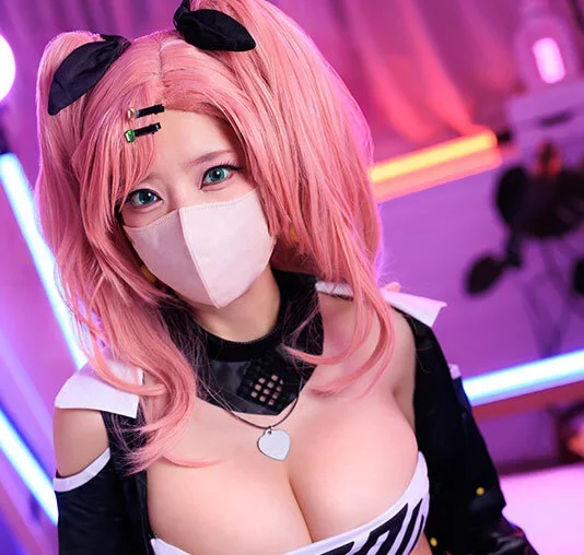 コスプレをしているさやか