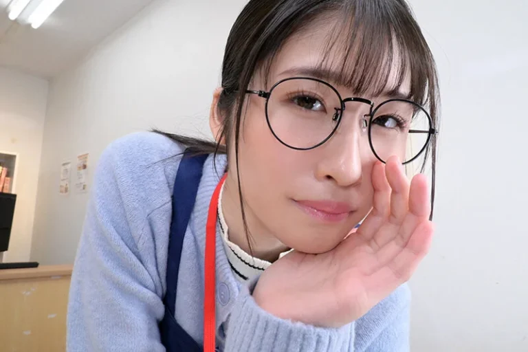 メガネのふみの　8K人妻高画質